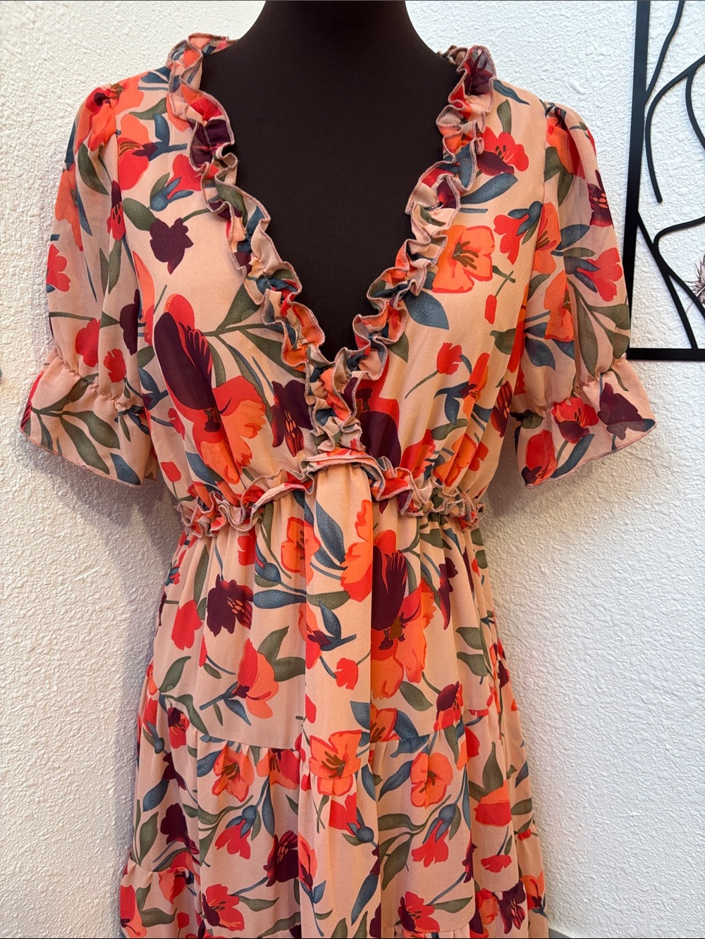 Elegant peach and coral pink burgundy floral ruffle maxi dress. Size M. - Picture 3 of 17